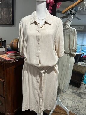 Velvet Heart Natural Cream Button-Up Top